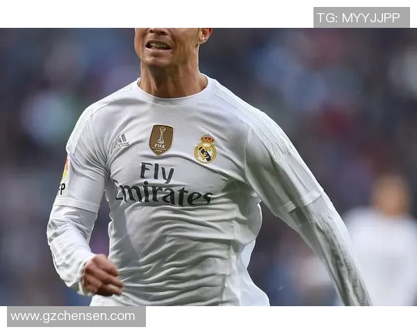 C罗足球精彩瞬间合集 感受无与伦比的进球与技术魅力