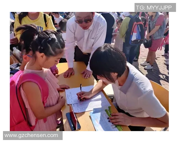 《从绿茵场到人生新篇章 足球退役球星的蜕变与坚持》