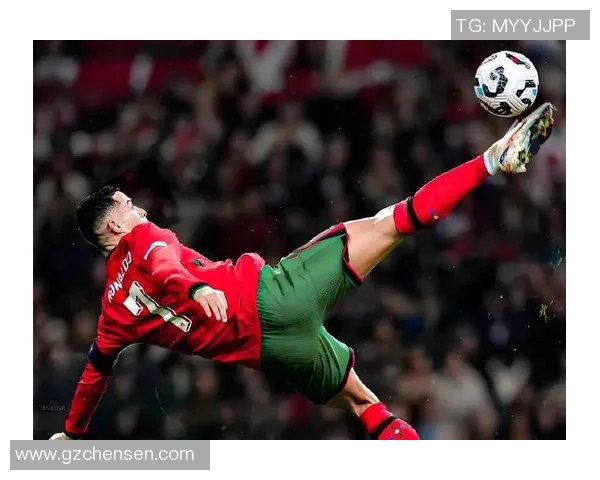 世界上最迷人的足球明星背后的传奇故事与不为人知的精彩瞬间