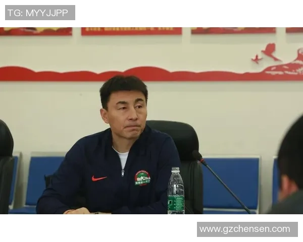 李伟锋：中国足球名将的成长历程与职业生涯回顾