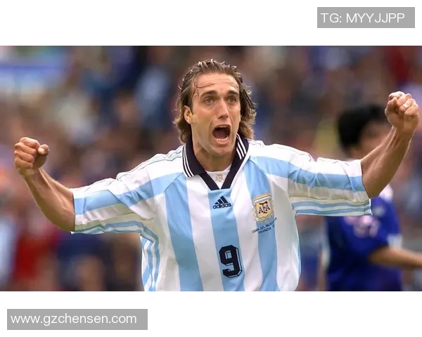 穿上四号球衣的传奇足球明星们及其精彩表现