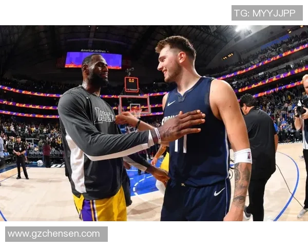 足球巨星转战篮球赛场挑战极限，跨界运动员的全新征程与梦想